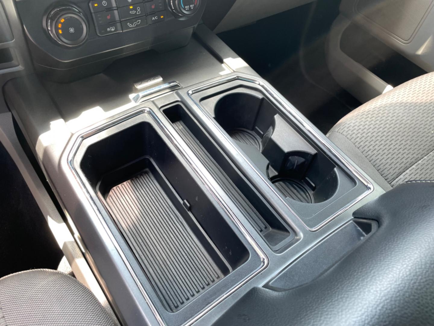 2016 WHITE FORD F-150 XLt (1FTEW1EP1GF) with an 2.7L engine, Automatic transmission, located at 5103 Dorchester Rd., Charleston, SC, 29418-5607, (843) 767-1122, 36.245171, -115.228050 - Clean CarFax (no accidents reported!) CD/AM/FM/Sat/Bluetooth, Dual Climate Control, Power Everything (windows, locks, seats, mirrors), Rear Power Sliding Window, 2 Power Inverters, Keyless Entry, Running Boards, Bed Cover, Tow Package, Chrome Wheels. Local Trade-in! 163k miles Located at New Life A - Photo#19